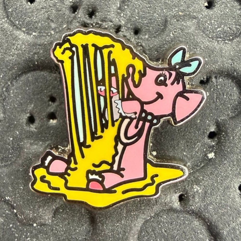 Disney parks tiny kingdom third edition Winnie the Pooh Heffalump Honey Harp pin